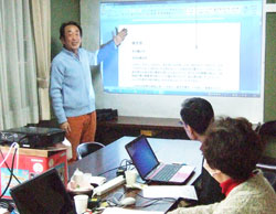 ���̖؋���